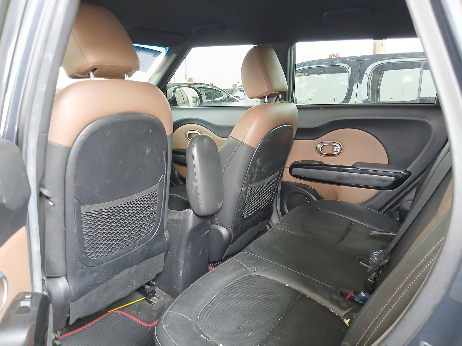 2015 KIA SOUL — 200459 KM — Lot 132424 — Souq - Marhaba Auctions Used Cars - Image 6