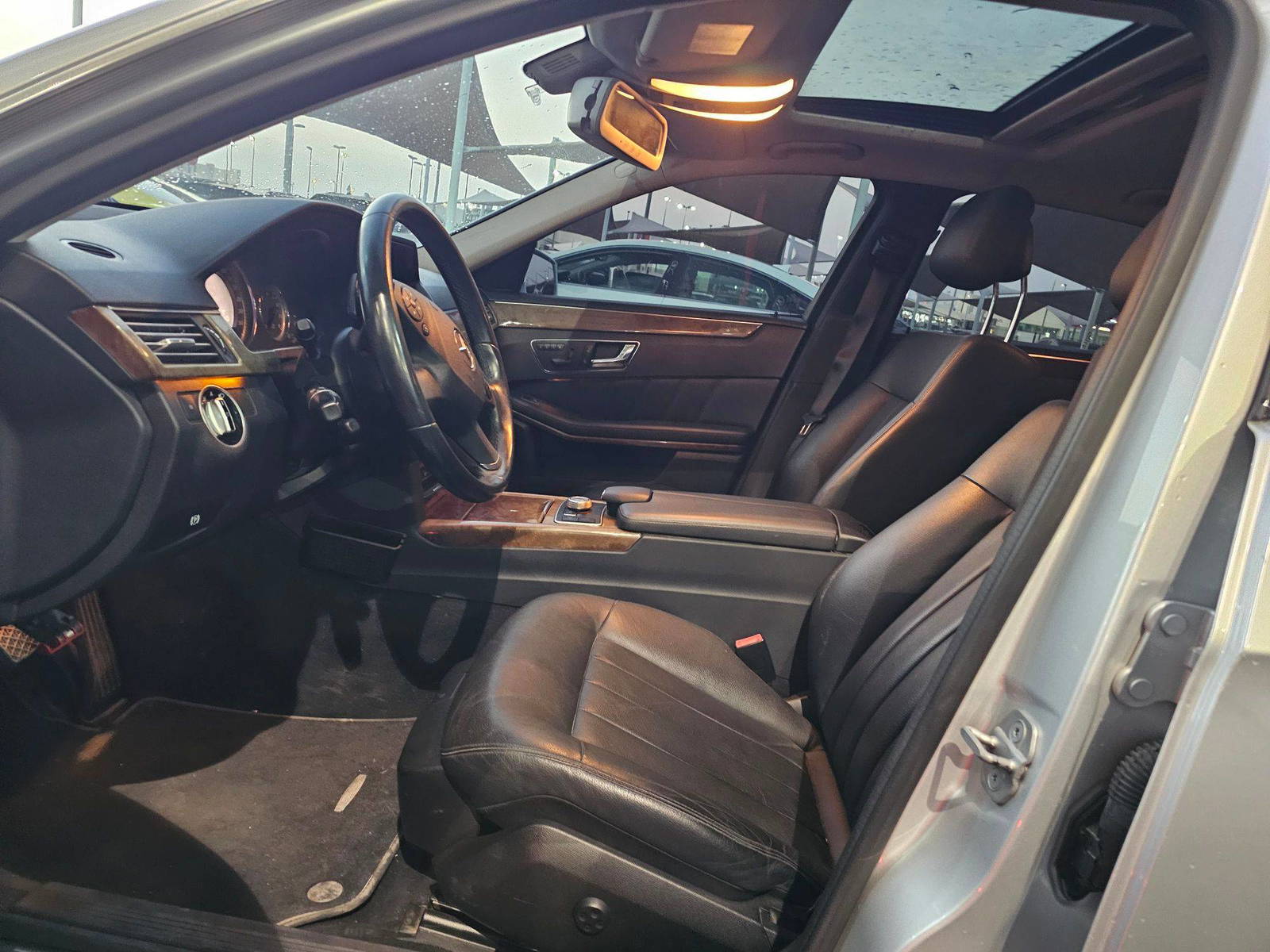 2011 MERCEDES BENZ E-300 — 209053 KM — Lot B3BA414662 — Souq - Marhaba Auctions Used Cars - Image 9