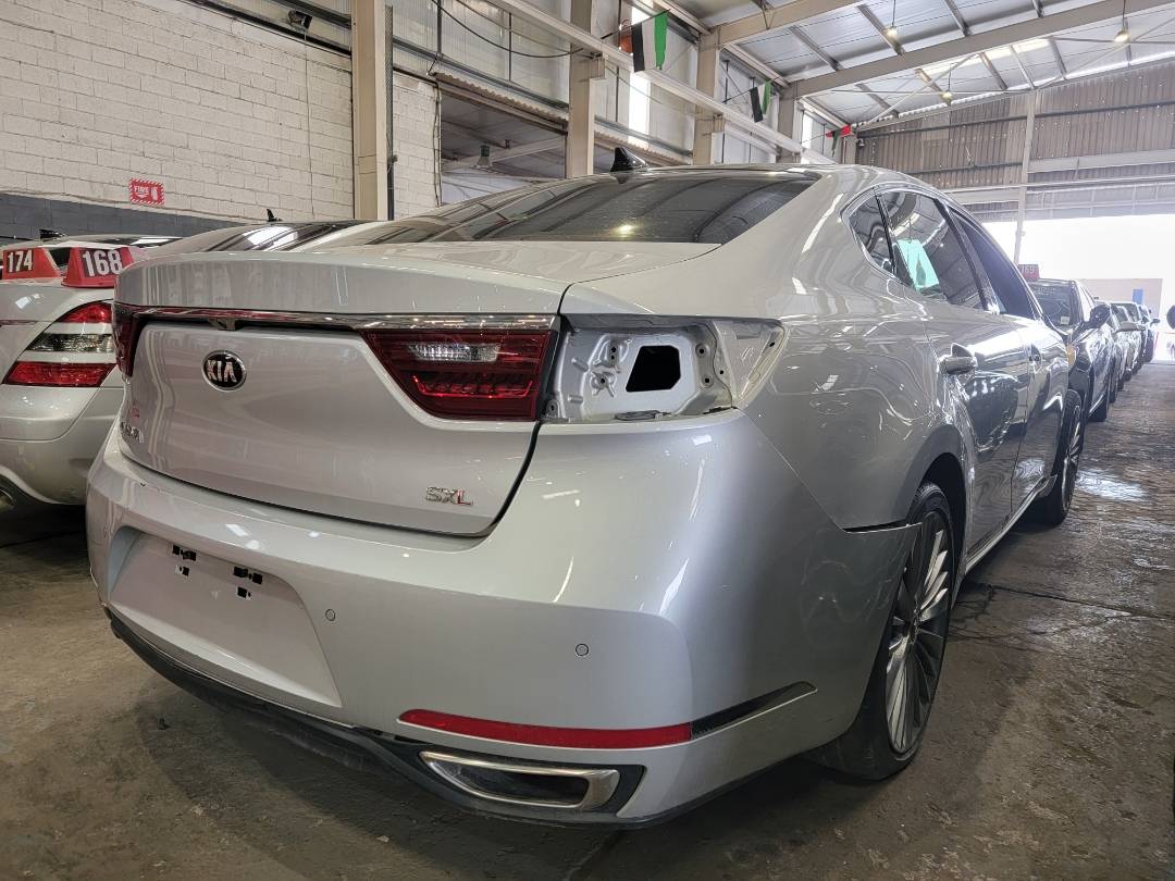 2018 KIA CADENZA — 73530 Miles — Lot 4J10J5103696 — Souq - Marhaba Auctions Used Cars - Image 3