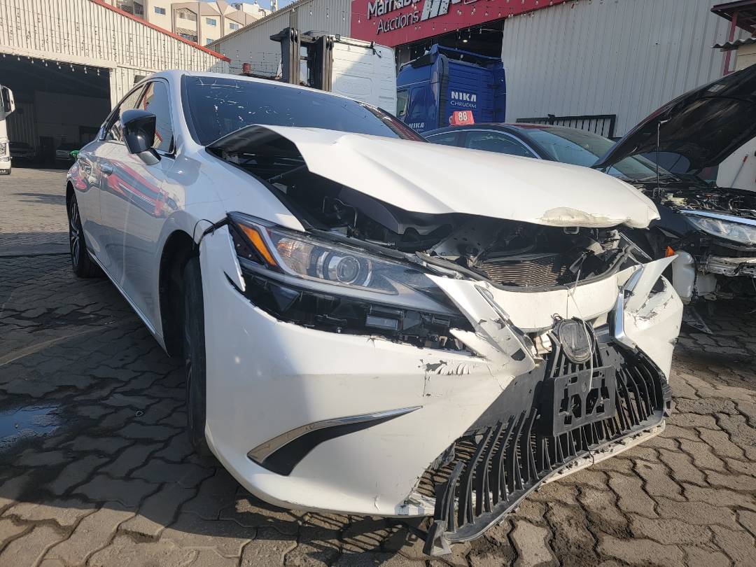 2019 LEXUS ES 350 — 132303 KM — Lot KU032539 — Main - Marhaba Auctions Used Cars - Image 4