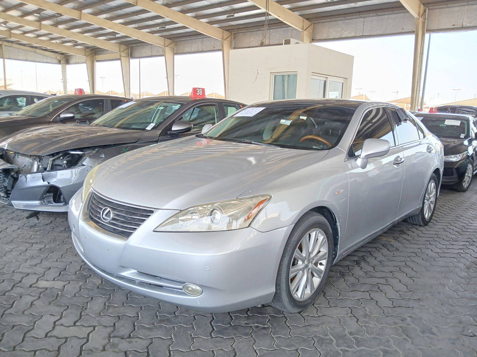2007 LEXUS ES 350 — 159352 KM — Lot 2017835 — Souq - Marhaba Auctions Used Cars - Image 4