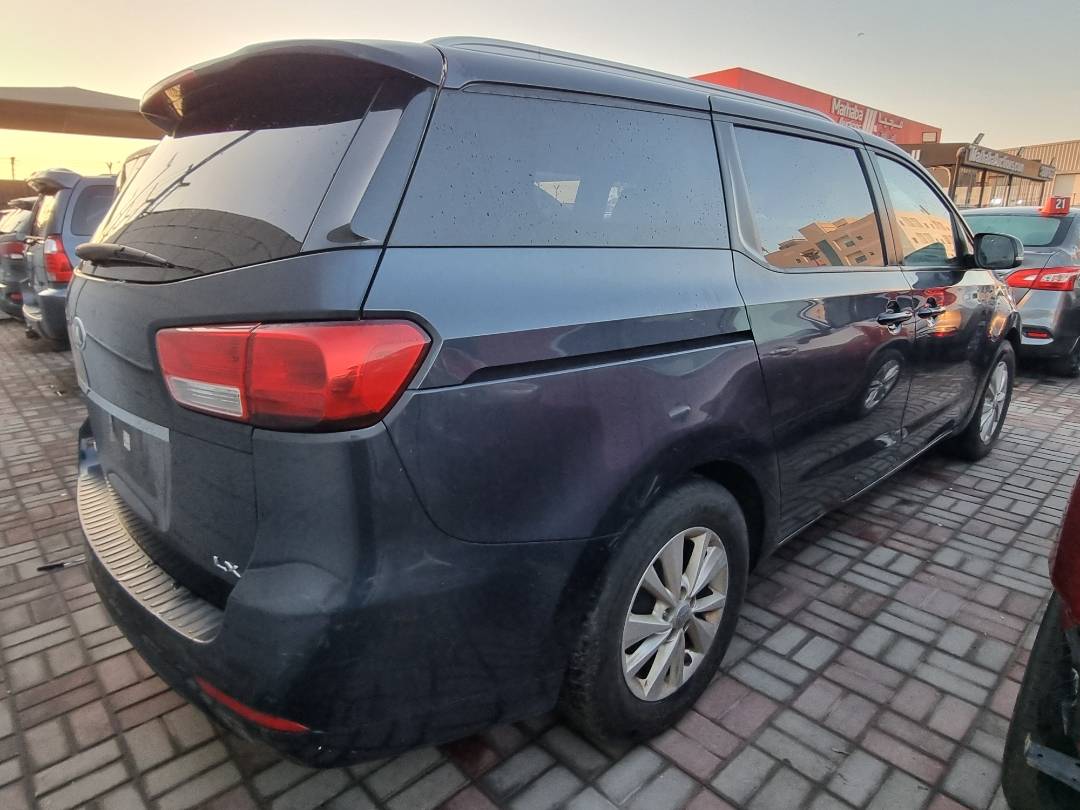 2015 KIA SEDONA — 166185 Miles — Lot 125487 — Ind. 12 - Marhaba Auctions Used Cars - Image 4