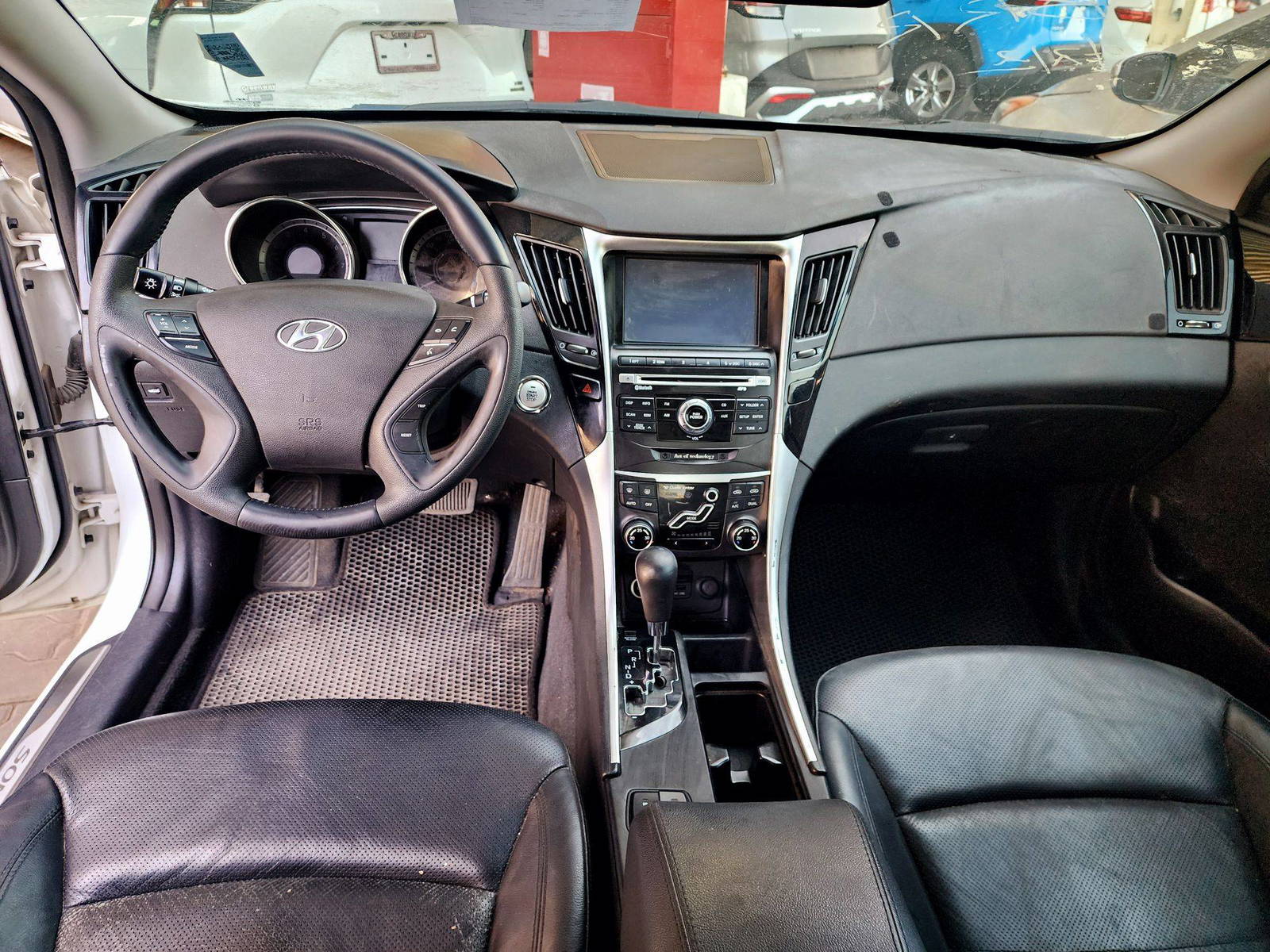 2010 HYUNDAI SONATA — 127988 KM — Lot AA116103 — Souq - Marhaba Auctions Used Cars - Image 7