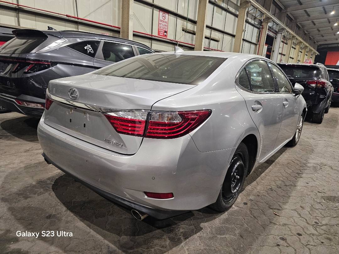 2015 LEXUS ES 350 — 130692 Miles — Lot 9F2166797 — Main - Marhaba Auctions Used Cars - Image 4