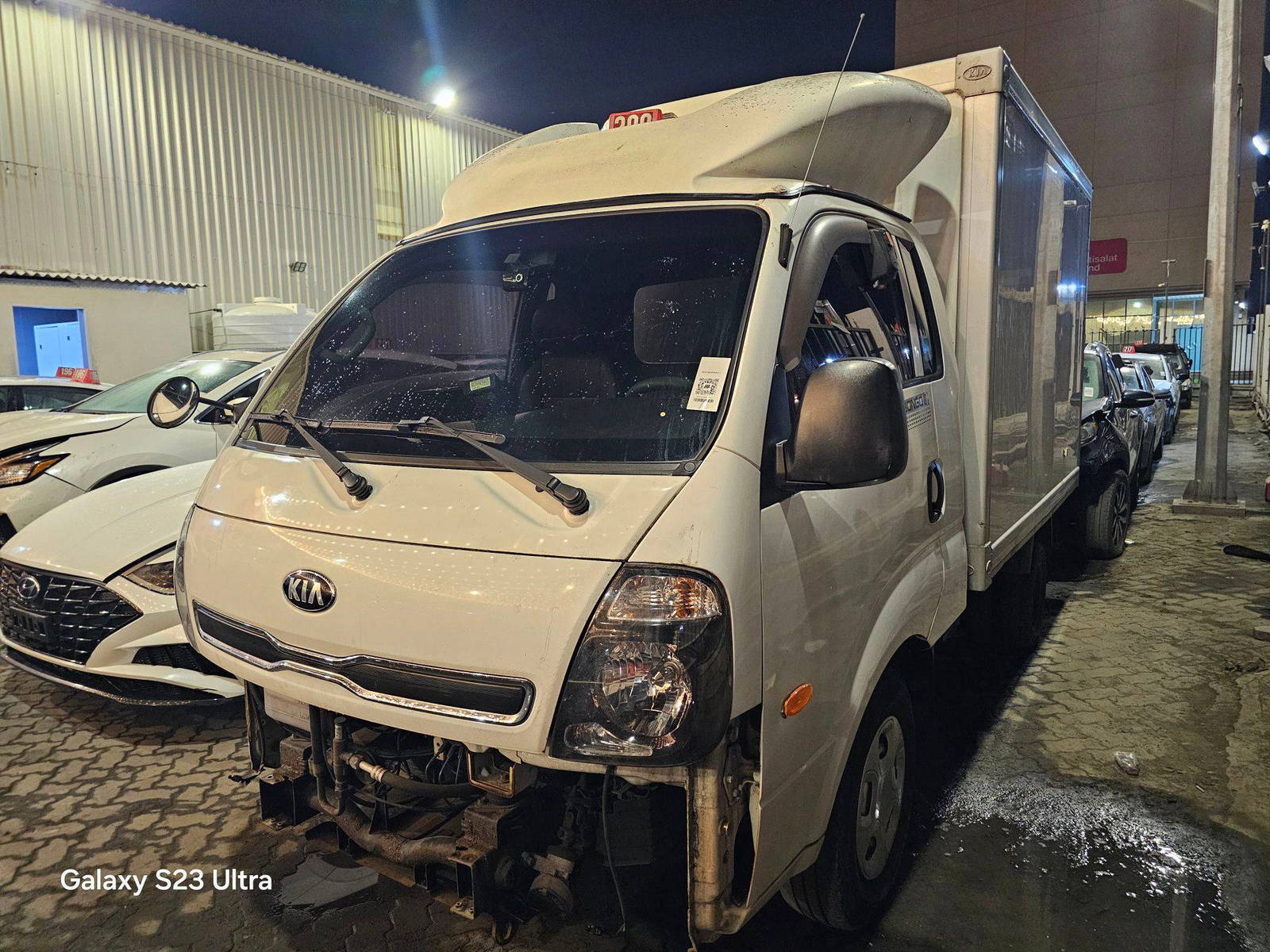 2015 KIA BONGO 3 — 226174 KM — Lot 948314 — Main - Marhaba Auctions Used Cars - Image 3