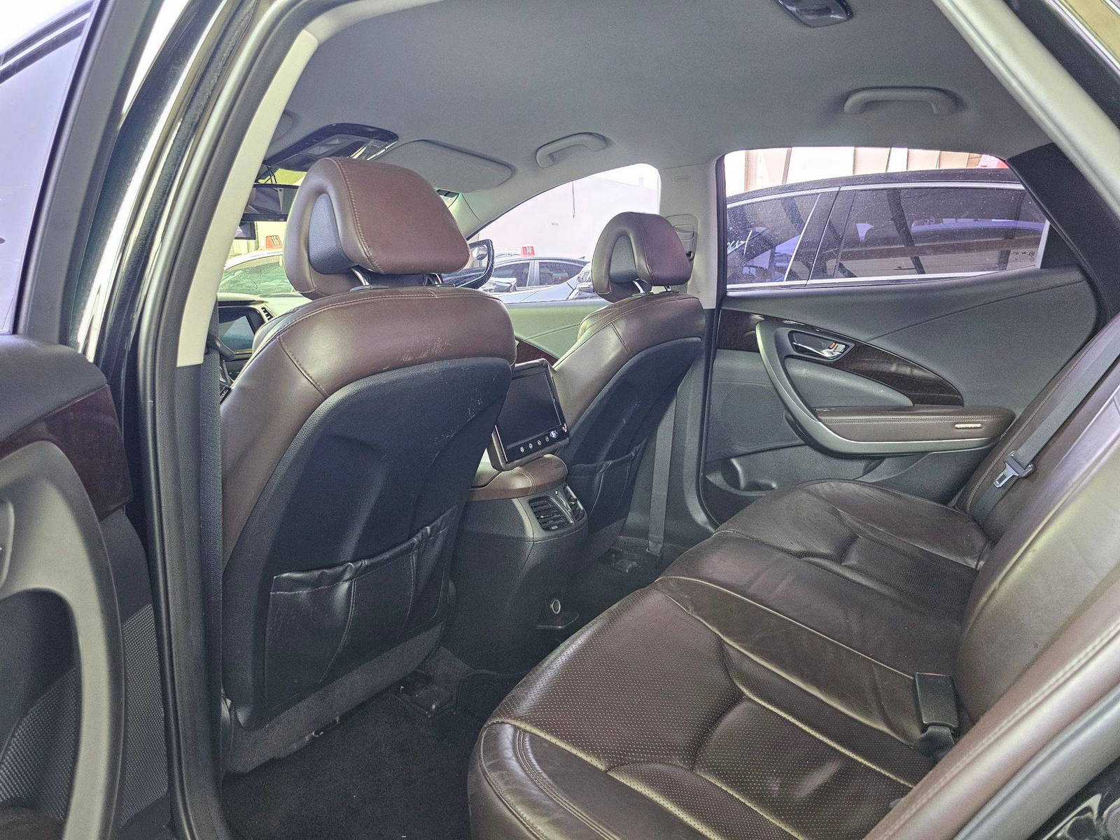 2012 HYUNDAI GRANDEUR — 180370 KM — Lot 128514 — Souq - Marhaba Auctions Used Cars - Image 6
