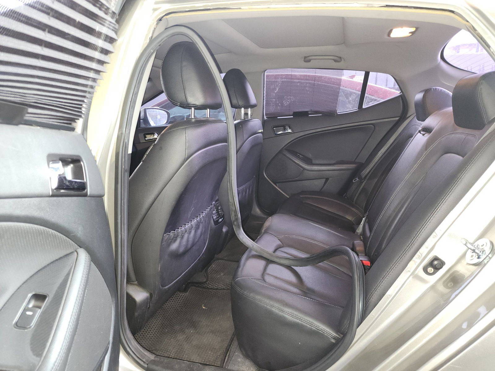 2012 KIA K5 — 231249 KM — Lot 004035 — Souq - Marhaba Auctions Used Cars - Image 7