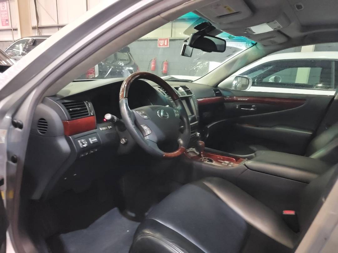 2012 LEXUS LS 460 — 129303 KM — Lot C5109416 — Main - Marhaba Auctions Used Cars - Image 6