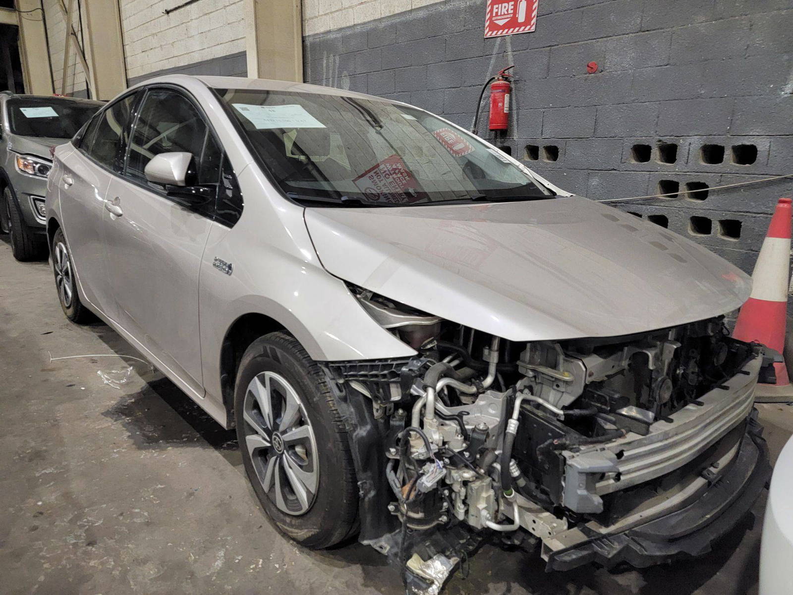 2017 TOYOTA PRIUS PRIME — 175376 Miles — Lot 92692975 — Main - Marhaba Auctions Used Cars - Image 4