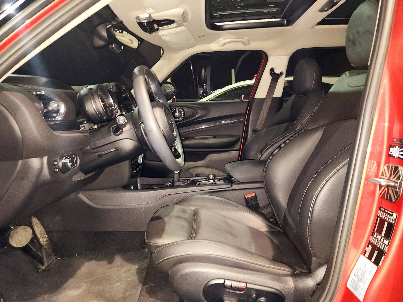 2020 MINI COOPER CLUBMAN — 55087 KM — Lot L60924 — Souq - Marhaba Auctions Used Cars - Image 8