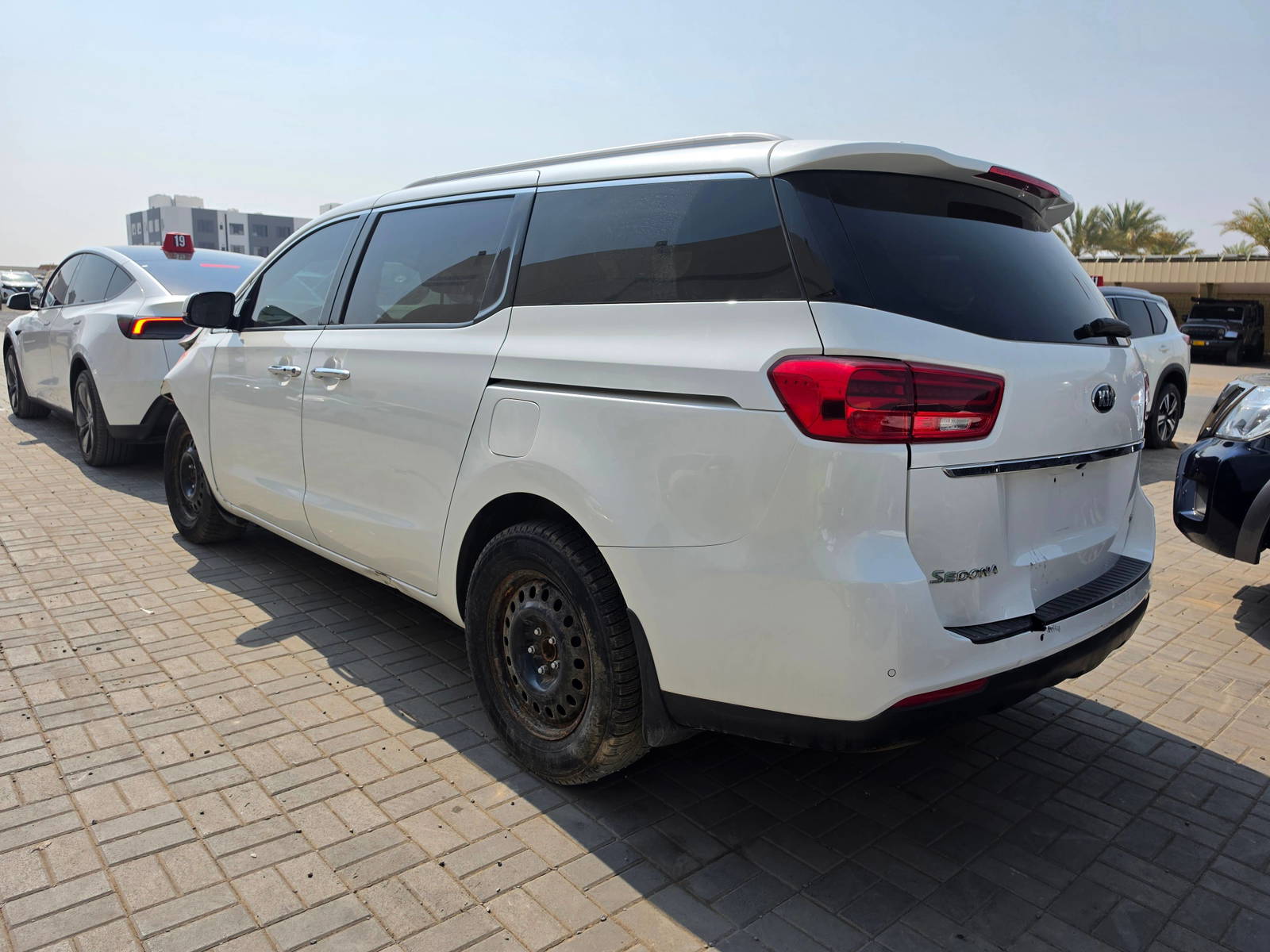 2020 KIA SEDONA — 113357 KM — Lot 72442975 - Marhaba Auctions Used Cars - Image 4