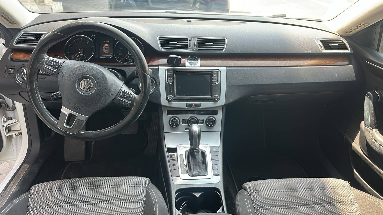 2016 VOLKSWAGEN PASSAT — 184440 KM — Lot AN6GE508311 — Souq - Marhaba Auctions Used Cars - Image 8