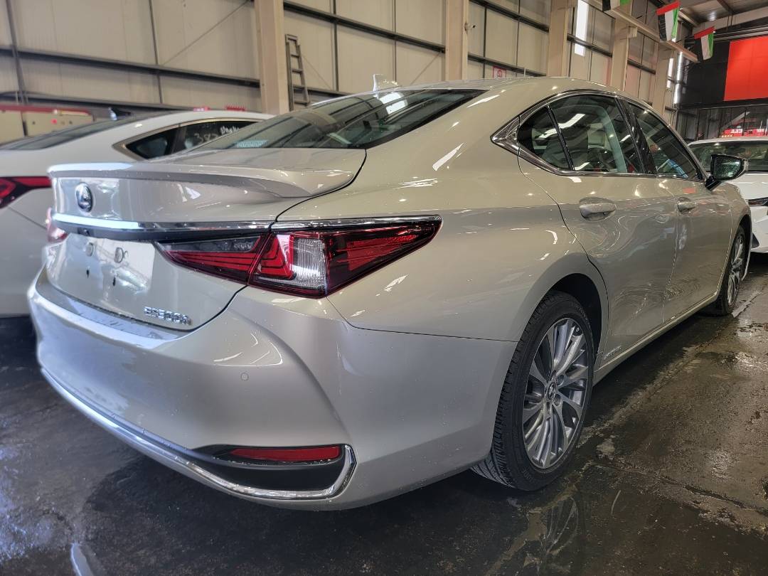 2021 LEXUS ES 300H — 46877 Miles — Lot U002673 — Main - Marhaba Auctions Used Cars - Image 3