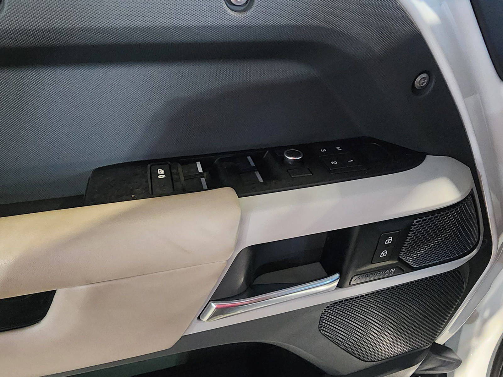 LAND ROVER DEFENDER 110 HSE 2020 - Marhaba Auction Used Cars - Image 11