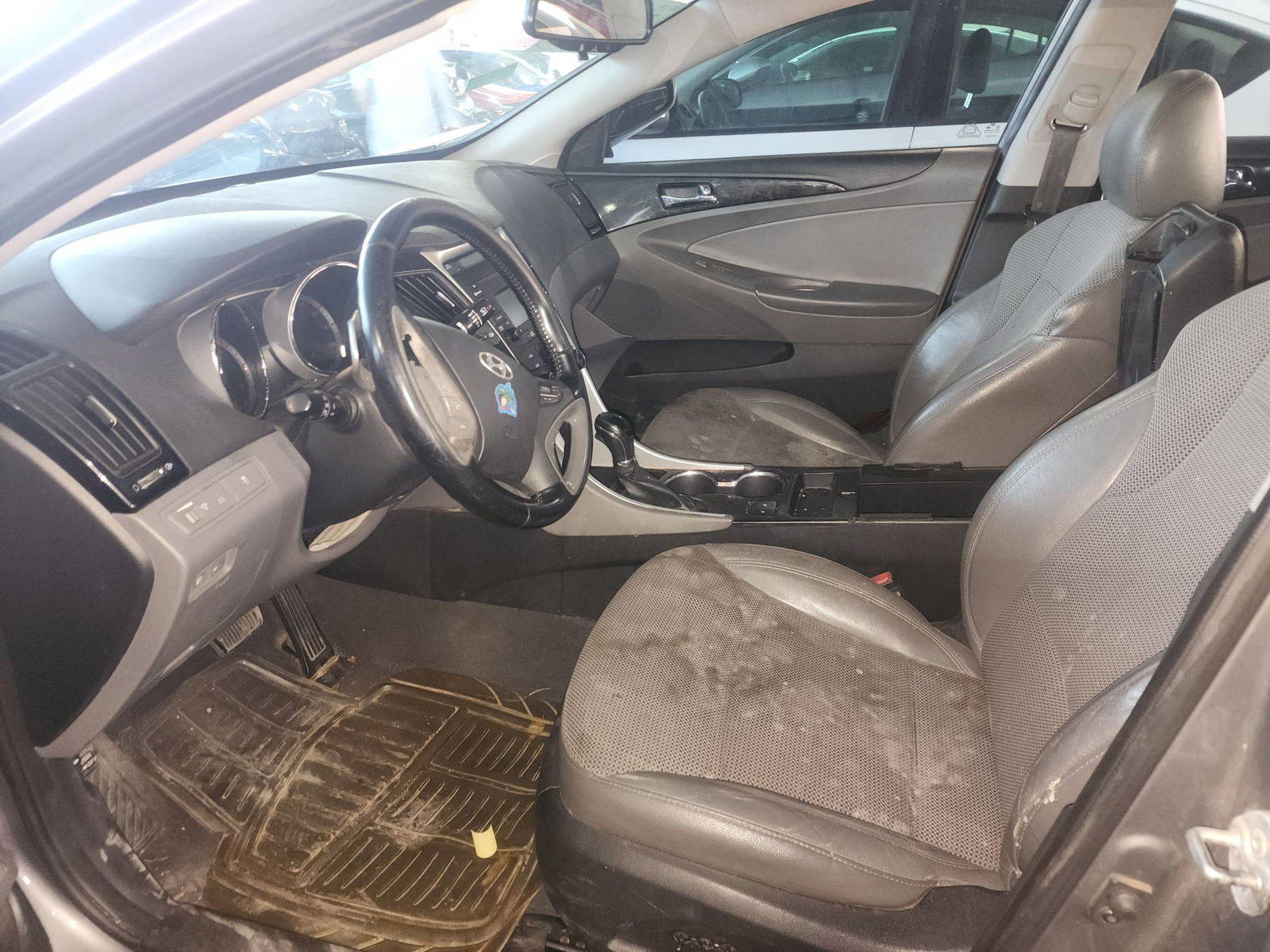 2014 HYUNDAI SONATA — 176598 Miles — Lot 38134602 — Souq - Marhaba Auctions Used Cars - Image 8