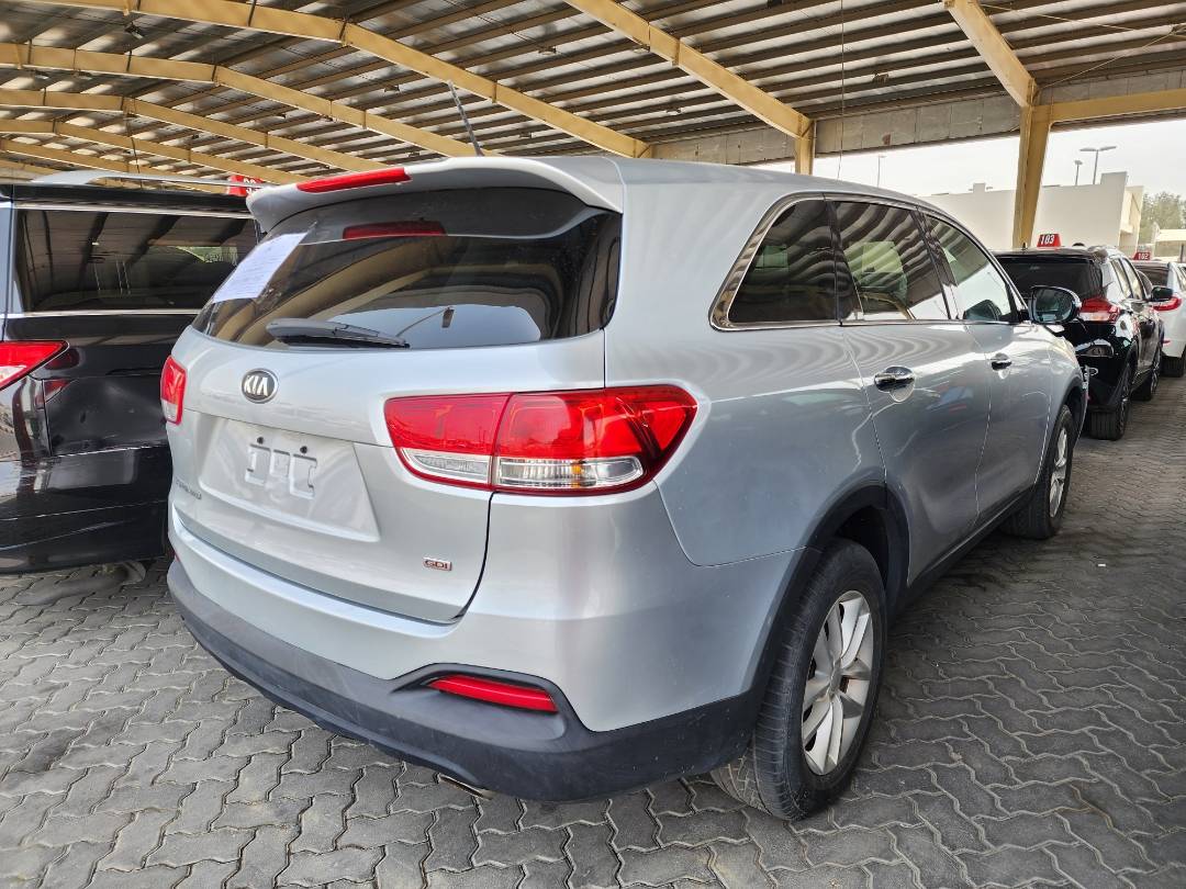 2017 KIA SORENTO — 126257 Miles — Lot 75552 — Souq - Marhaba Auctions Used Cars - Image 5