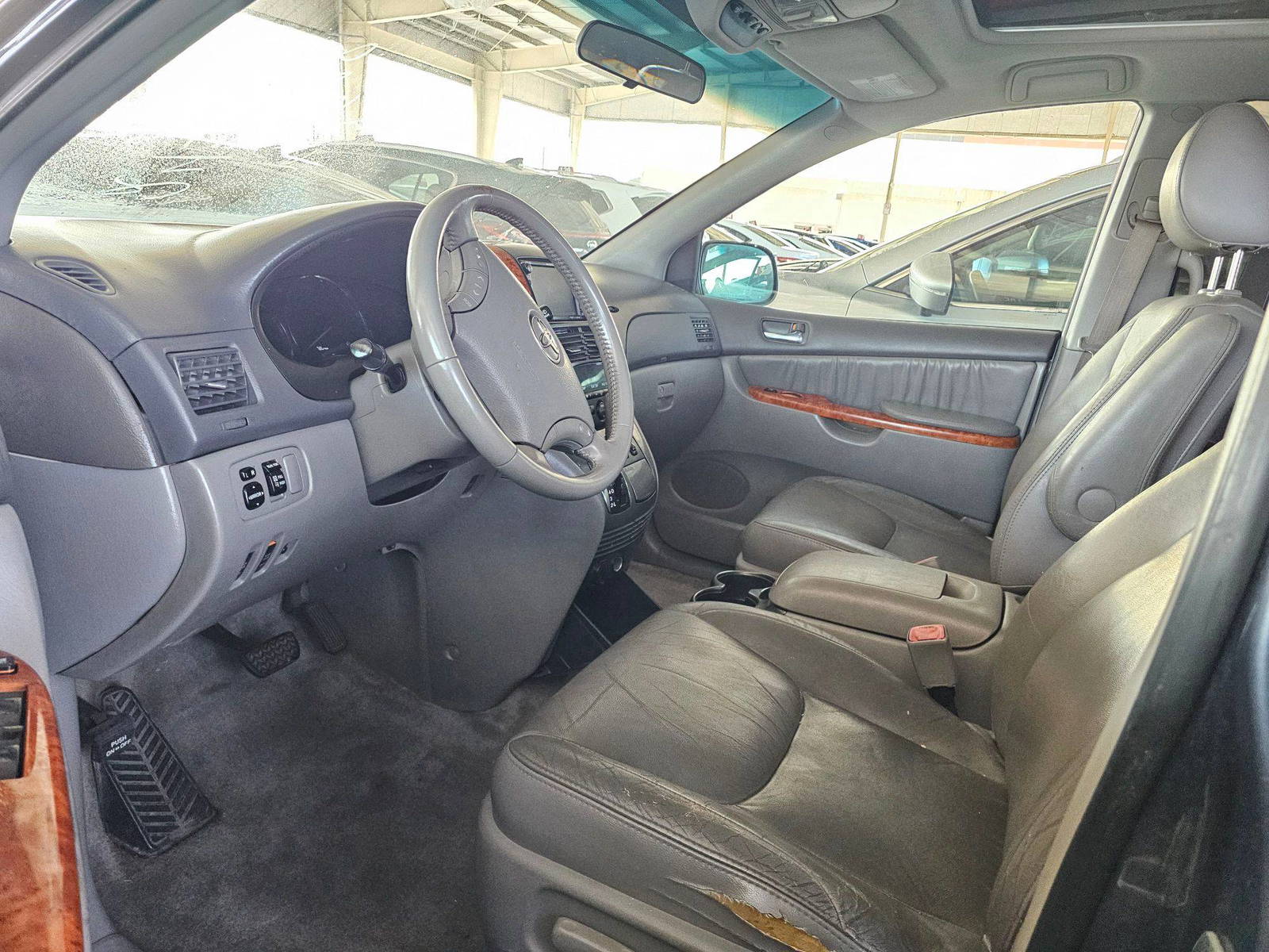 2009 TOYOTA SIENNA — 141101 Miles — Lot S243678 — Souq - Marhaba Auctions Used Cars - Image 8