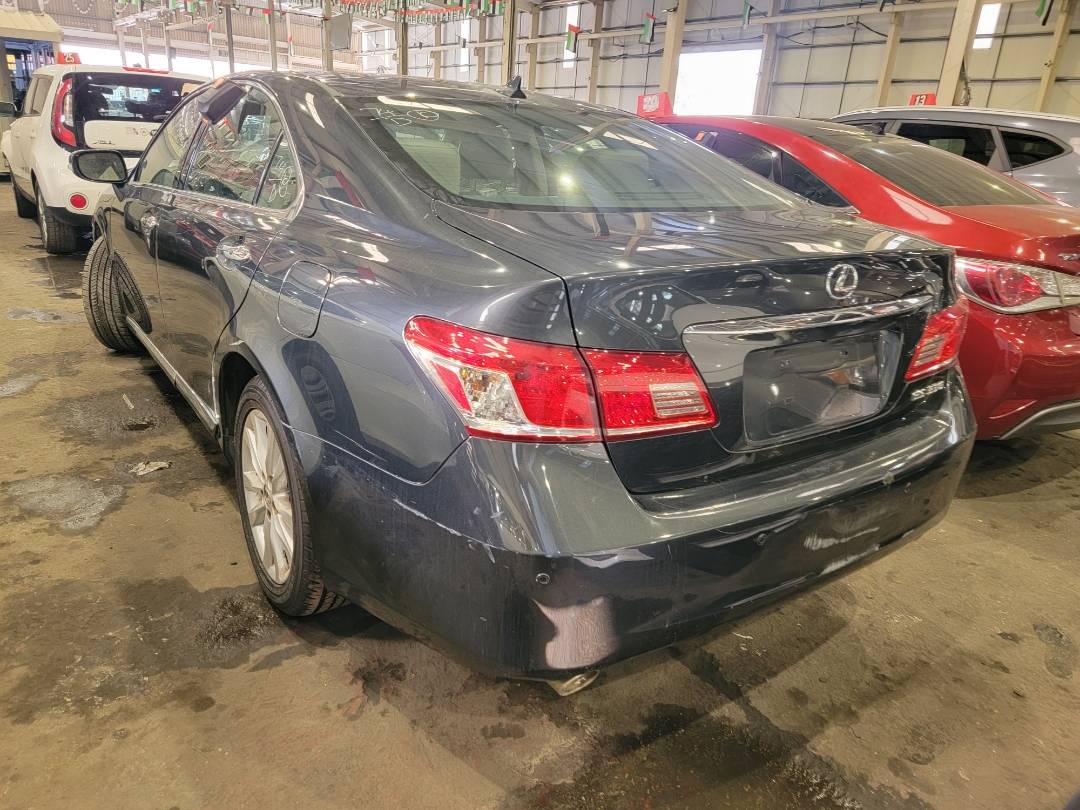 2011 LEXUS ES 350 — 230516 Miles — Lot 2419540 — Souq - Marhaba Auctions Used Cars - Image 4