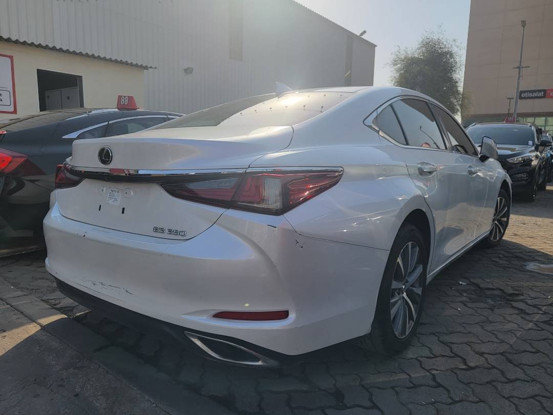 2019 LEXUS ES 350 — 132303 KM — Lot KU032539 — Main - Marhaba Auctions Used Cars - Image 3