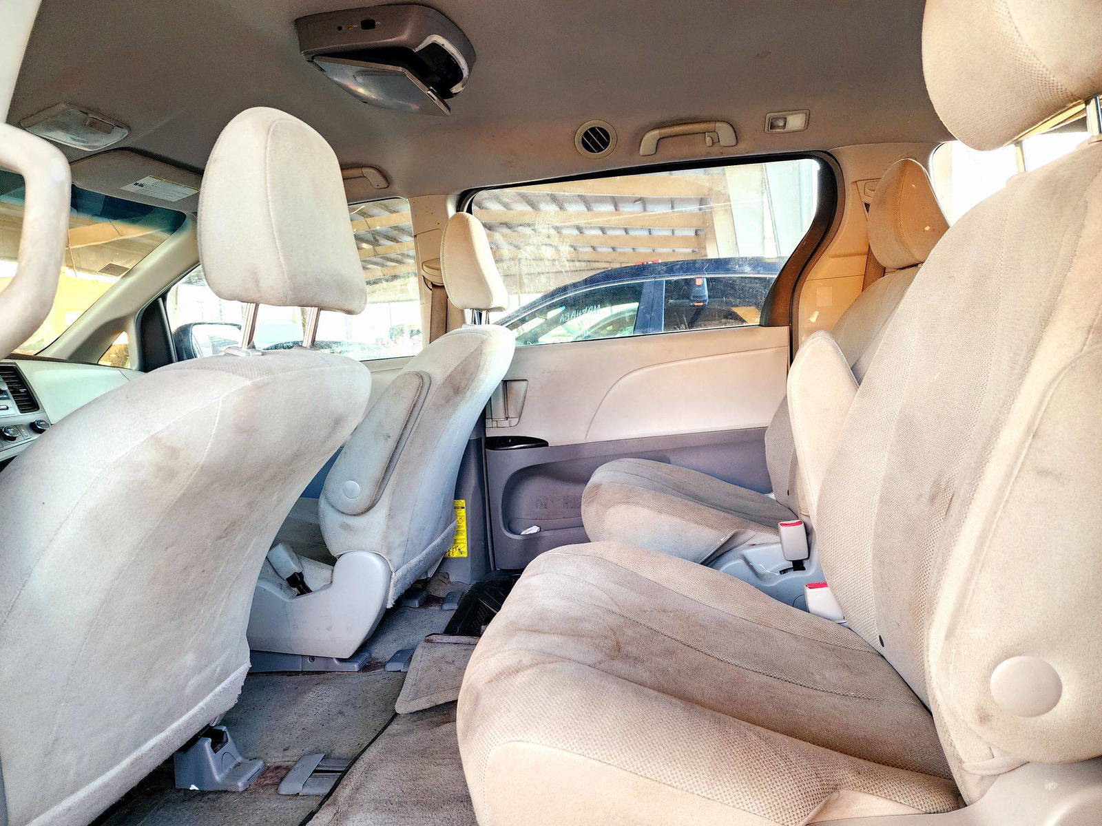 2013 TOYOTA SIENNA — 243566 Miles — Lot 39261726 — Souq - Marhaba Auctions Used Cars - Image 6