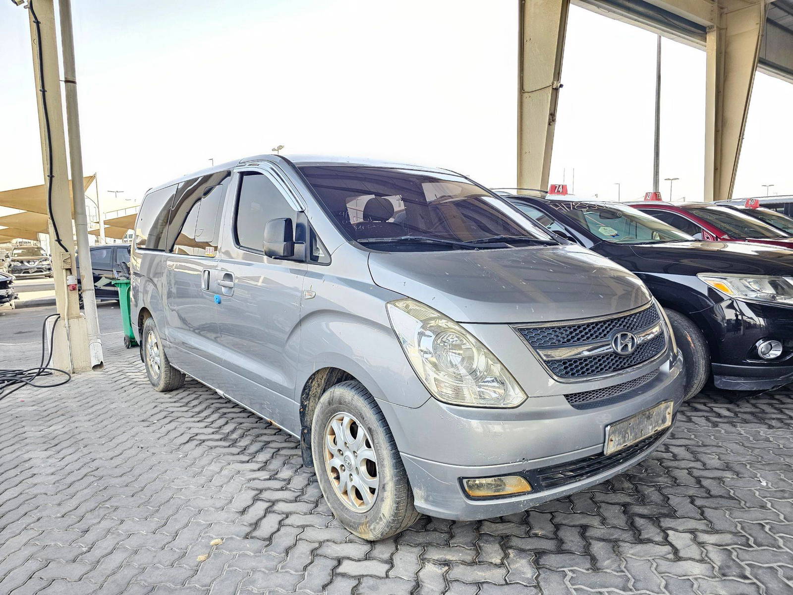2011 HYUNDAI GRAND STAREX — 284918 KM — Lot 305221 — Souq - Marhaba Auctions Used Cars - Image 4