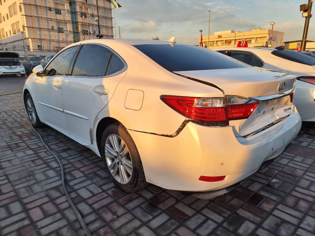 2014 LEXUS ES 350 — 114821 Miles — Lot 125487 — Souq - Marhaba Auctions Used Cars - Image 5