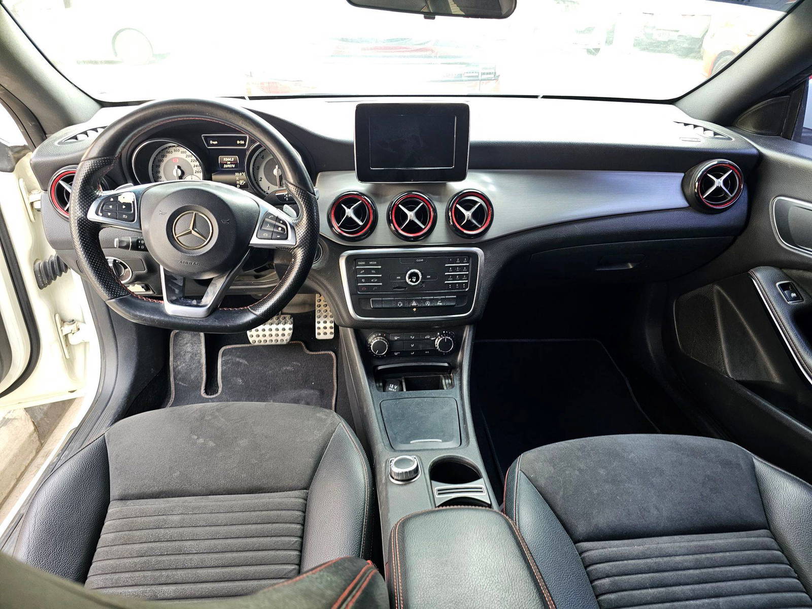 2015 MERCEDES BENZ CLA 250 — 269074 KM — Lot 0FN231244 — Souq - Marhaba Auctions Used Cars - Image 7