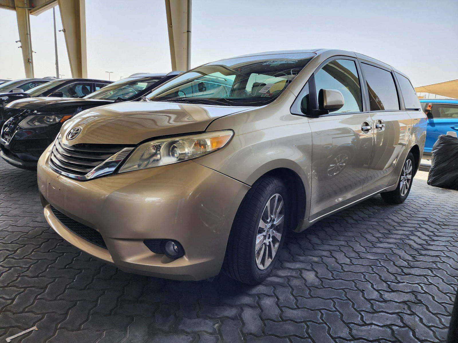 2011 TOYOTA SIENNA — 142781 Miles — Lot 52631154 — Souq - Marhaba Auctions Used Cars - Image 4