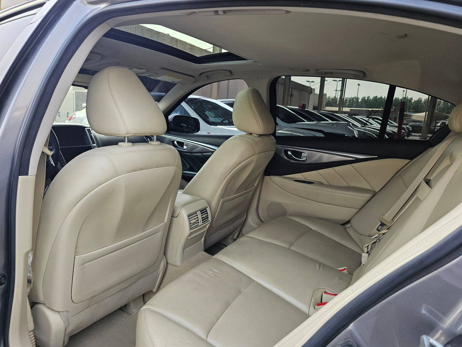 2017 INFINITI Q50 — 214561 KM — Lot HM500472 — Souq - Marhaba Auctions Used Cars - Image 6