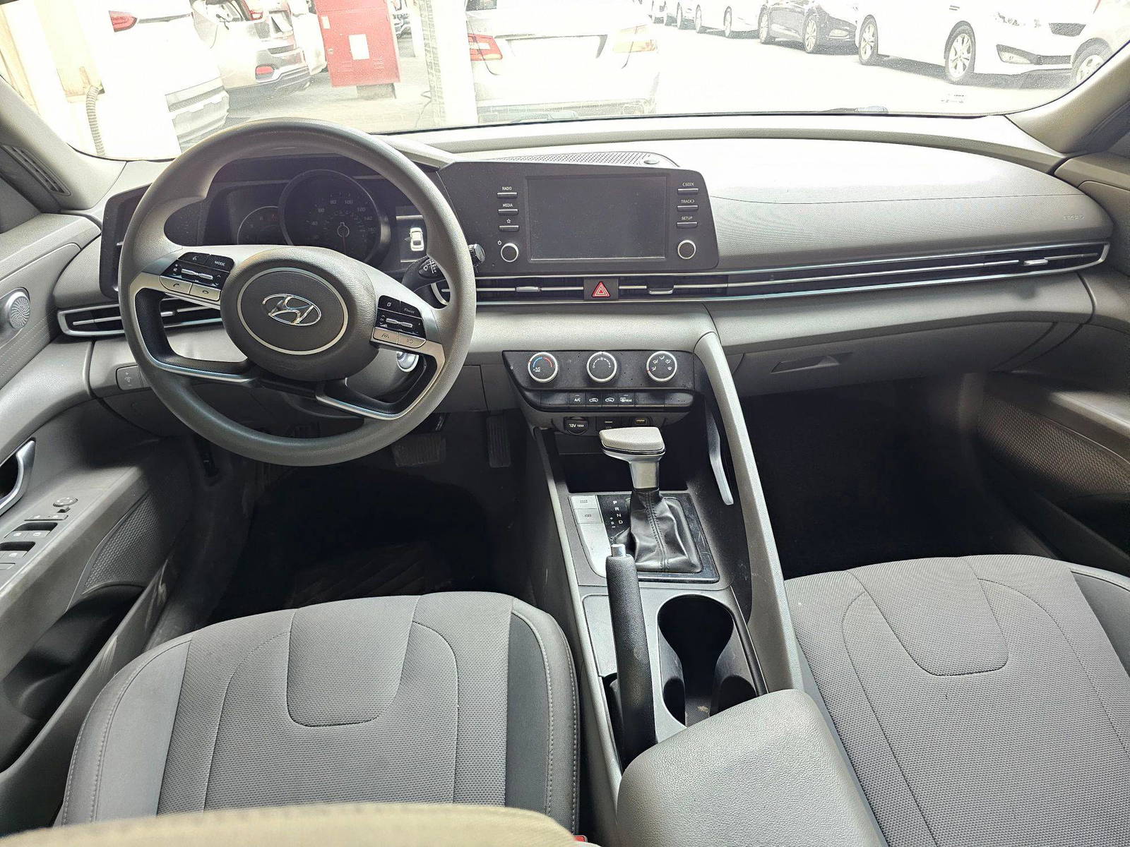 2021 HYUNDAI ELANTRA — 117557 KM — Lot H034915 — Souq - Marhaba Auctions Used Cars - Image 7