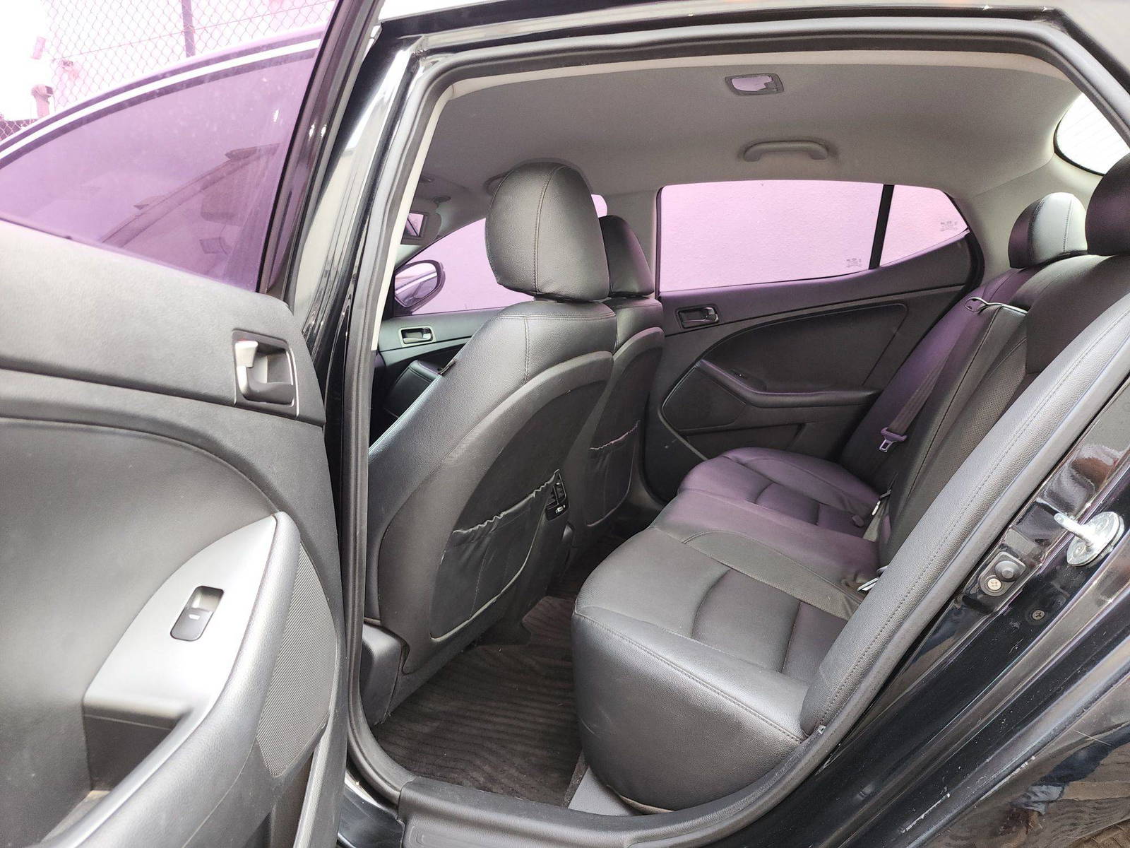 2015 KIA K5 — 166214 KM — Lot 555441 — Al Quoz - Marhaba Auctions Used Cars - Image 8