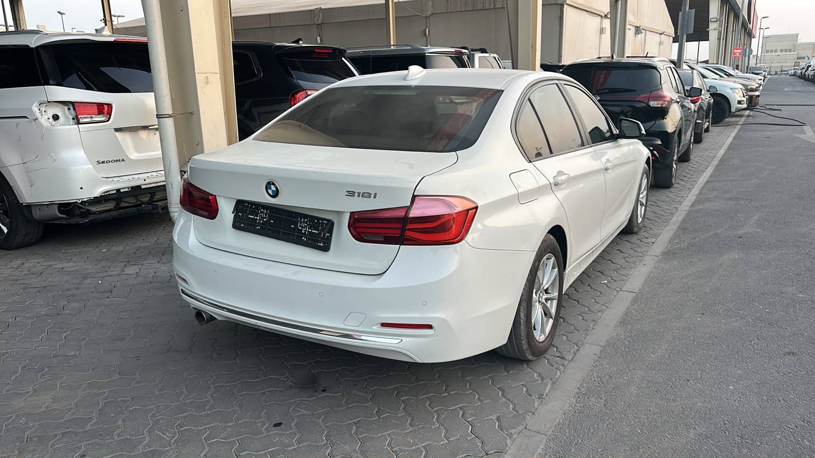 2016 BMW 318i — 192083 KM — Lot 03GK489896 — Souq - Marhaba Auctions Used Cars - Image 4