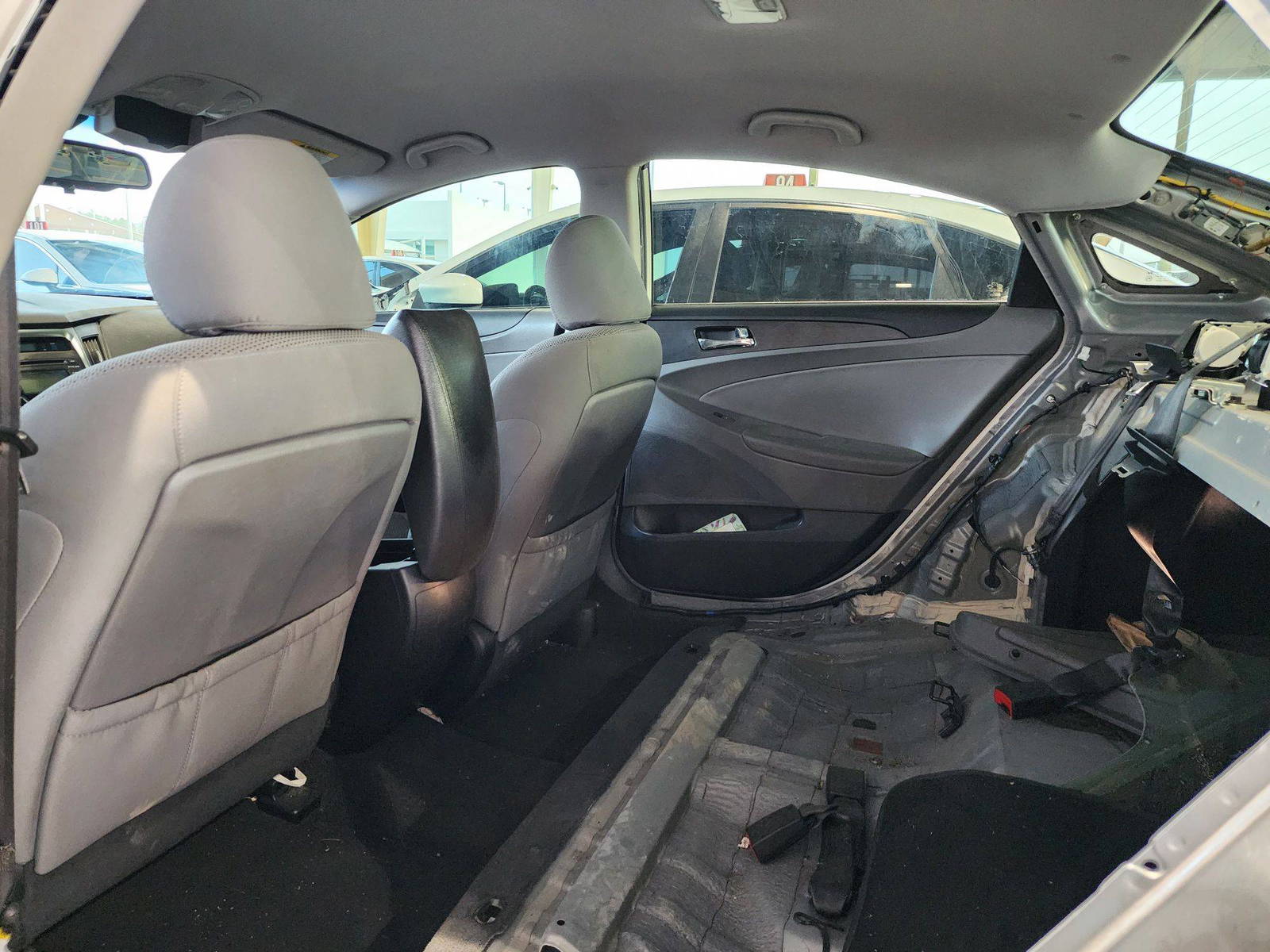 2013 HYUNDAI SONATA — 96329 Miles — Lot 47108044 — Souq - Marhaba Auctions Used Cars - Image 6