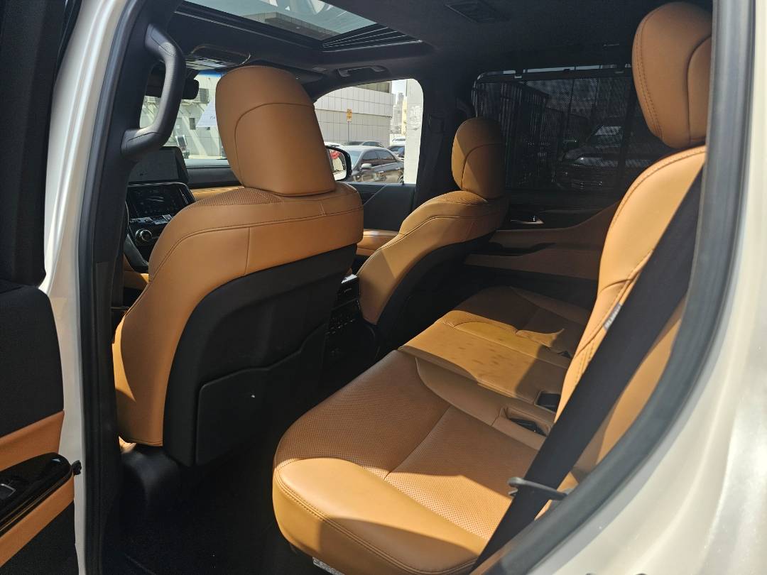 2023 LEXUS LX-600 — 163336 KM — Lot P4022929 — Souq - Marhaba Auctions Used Cars - Image 7