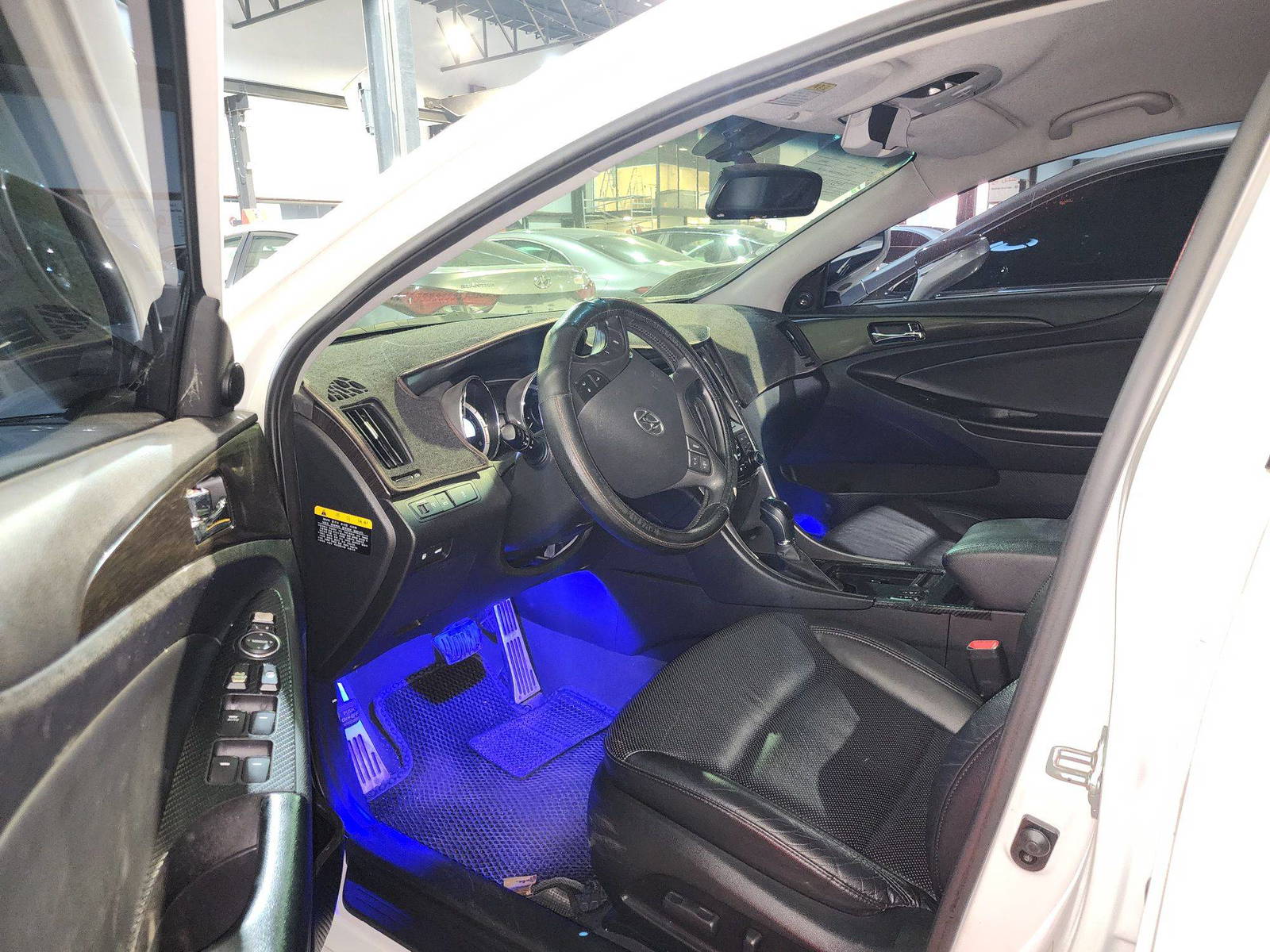 2012 HYUNDAI SONATA — 209550 KM — Lot 362118 — Al Quoz - Marhaba Auctions Used Cars - Image 9