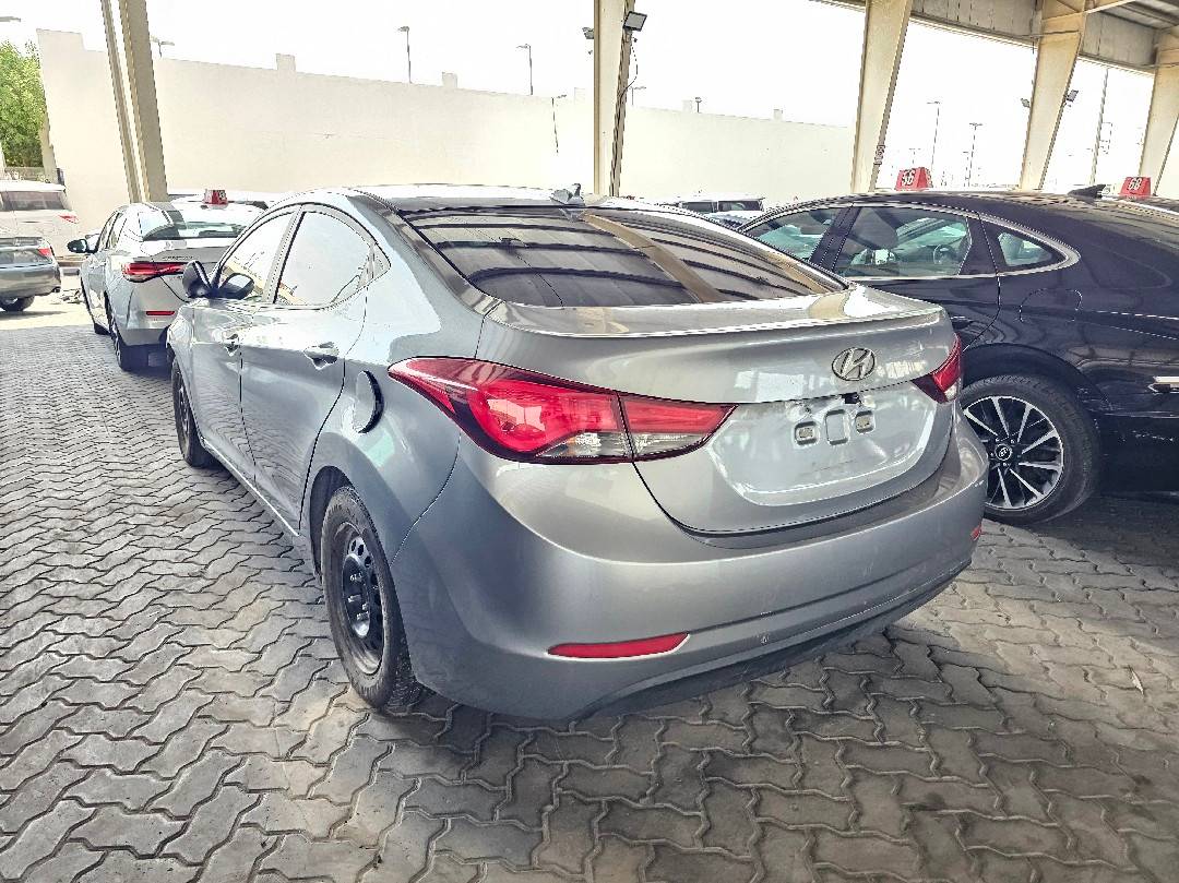 HYUNDAI ELANTRA