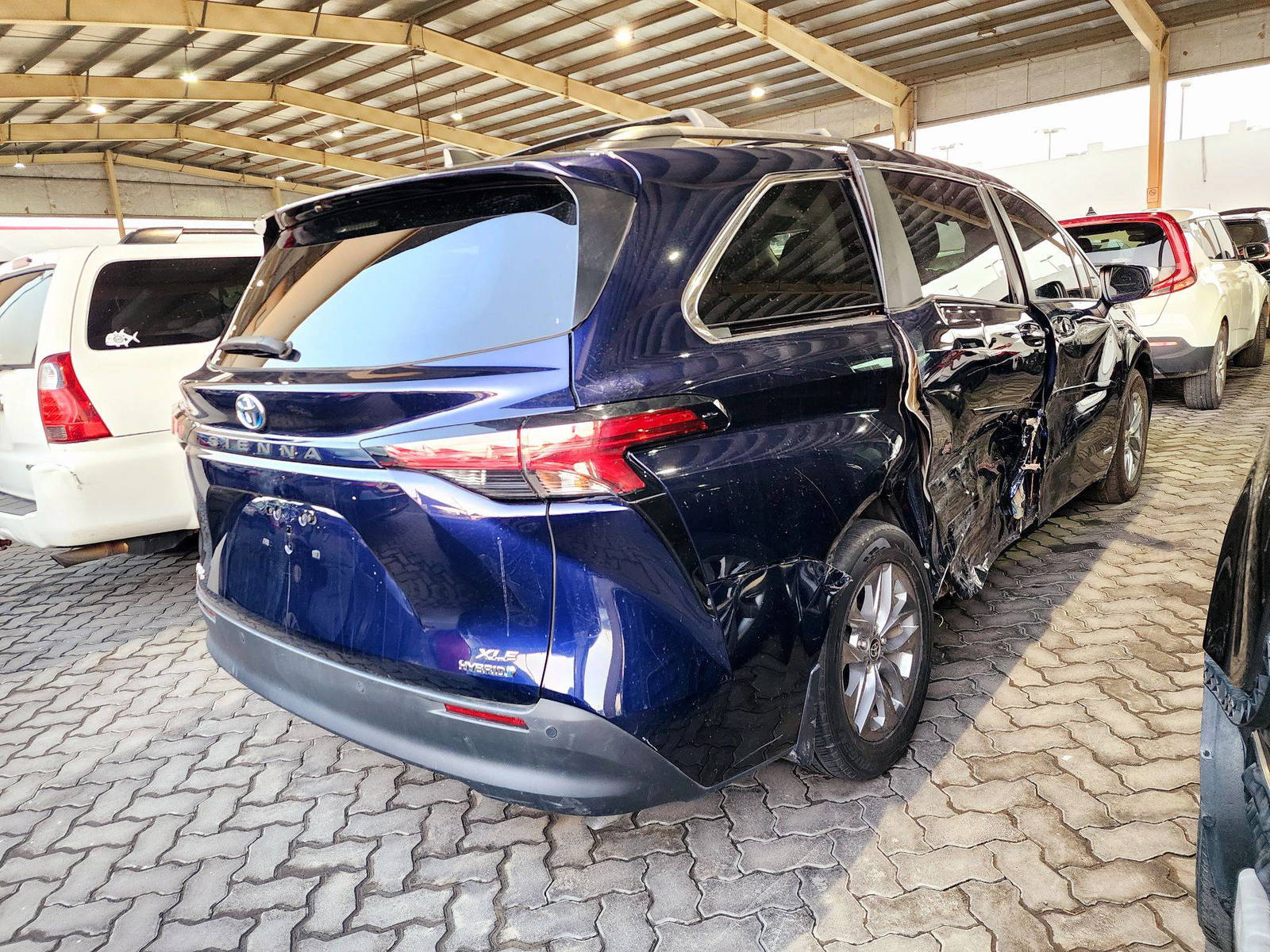 2021 TOYOTA SIENNA — 46869 Miles — Lot MS068159 — Souq - Marhaba Auctions Used Cars - Image 3