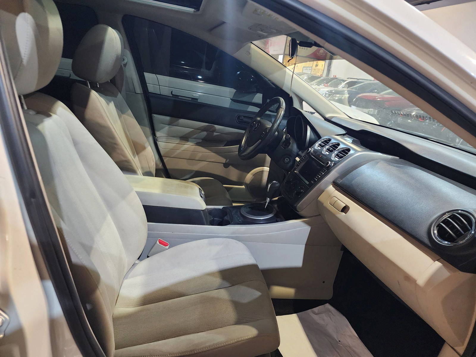 2010 MAZDA CX-7 — 183108 KM — Lot 10970 — Al Quoz - Marhaba Auctions Used Cars - Image 9