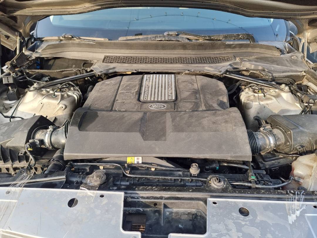 LAND ROVER RANGE ROVER SUPERCHARGED 2015 - Marhaba Auction Used Cars - Image 9