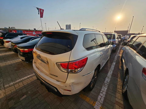2015 NISSAN PATHFINDER at Marhaba Auctions