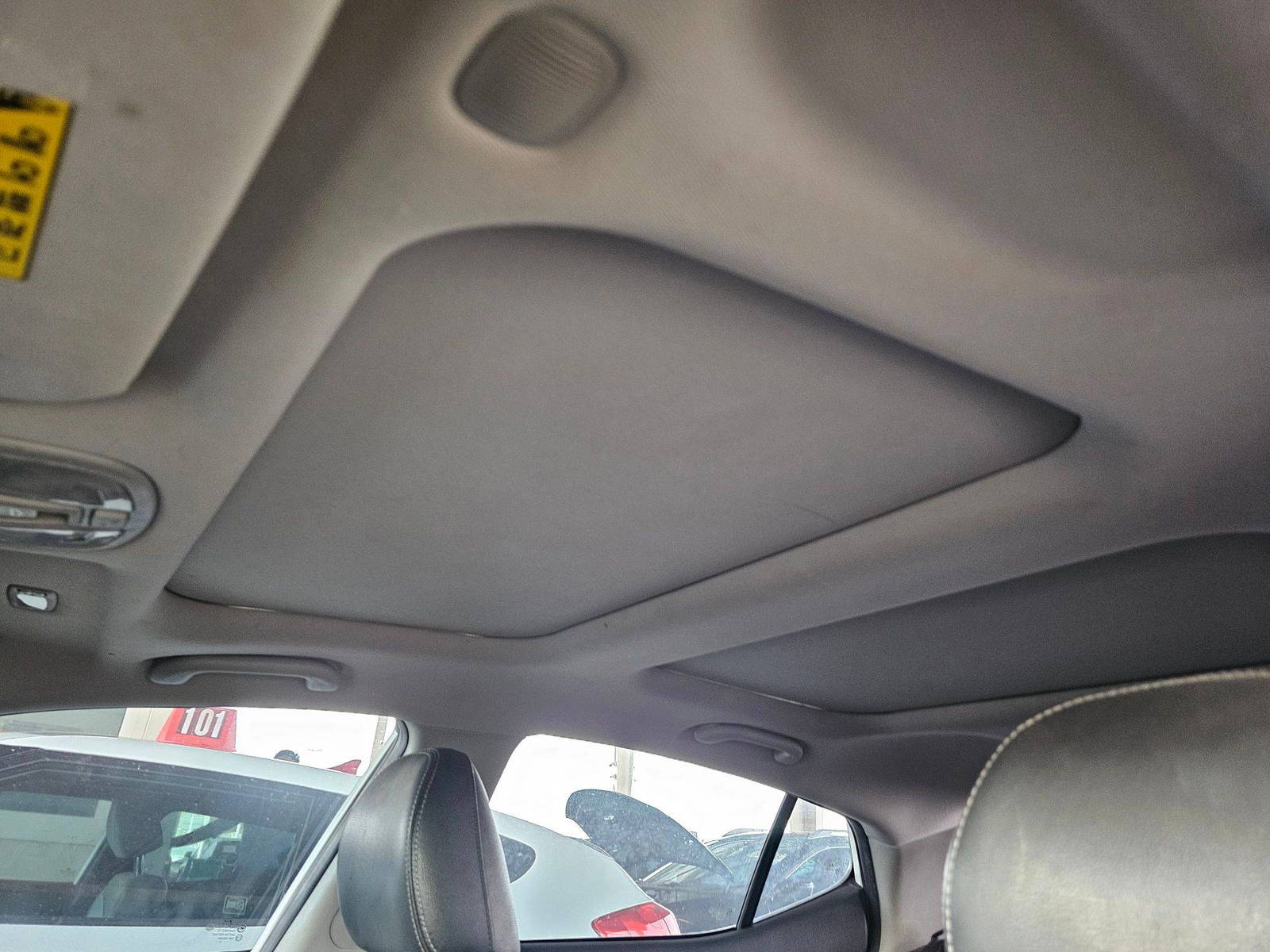 2012 KIA K5 — 300011 KM — Lot 005706 — Souq - Marhaba Auctions Used Cars - Image 8