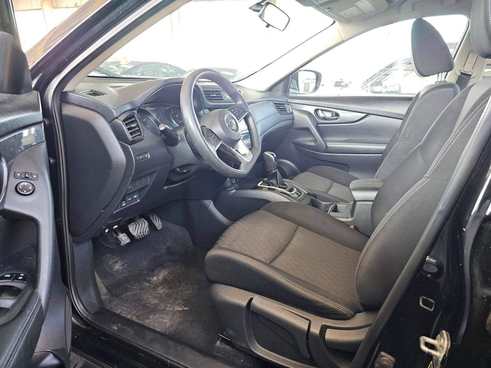 2017 NISSAN ROGUE — 137018 Miles — Lot V7HP513665 — Souq - Marhaba Auctions Used Cars - Image 9