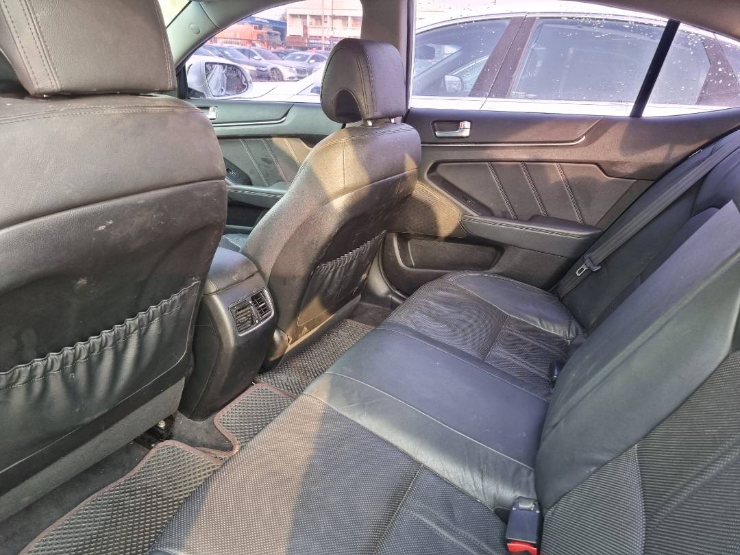 2012 KIA K7 — 320016 KM — Lot 215487 — Ind. 12 - Marhaba Auctions Used Cars - Image 6
