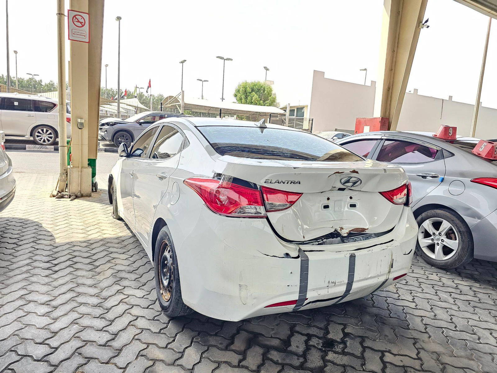 2013 HYUNDAI ELANTRA — 200236 KM — Lot 12240703 — Souq - Marhaba Auctions Used Cars - Image 4