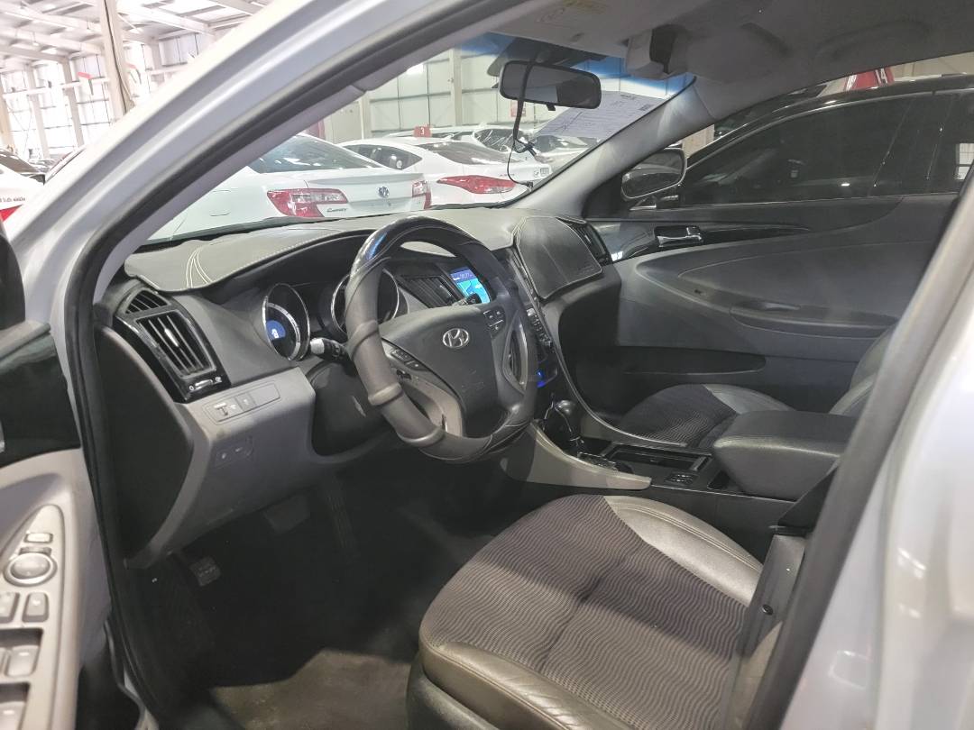 2010 HYUNDAI SONATA — 115208 KM — Lot 049321 — Main - Marhaba Auctions Used Cars - Image 6
