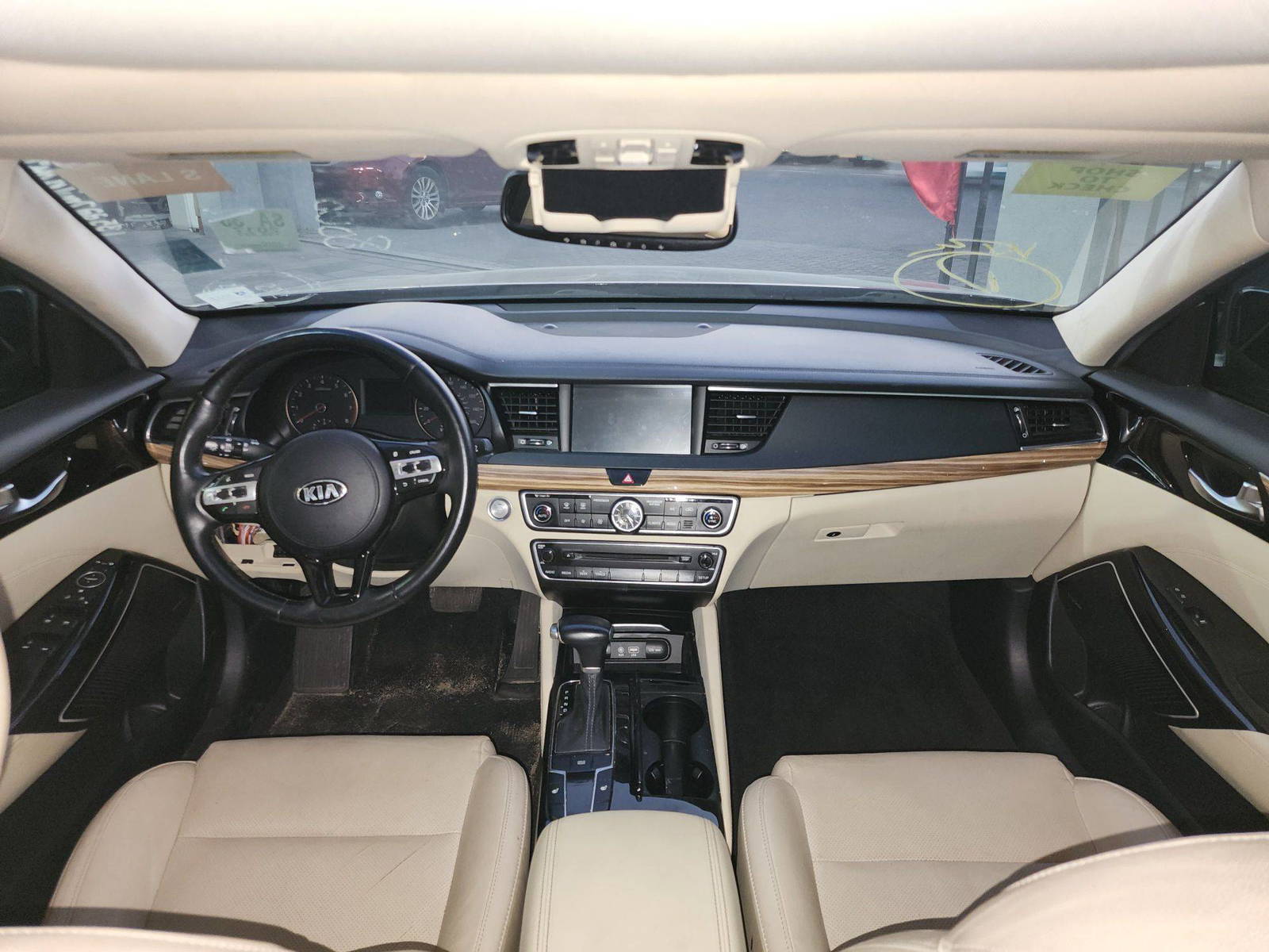 2017 KIA CADENZA — 135227 Miles — Lot 344028 — Al Quoz - Marhaba Auctions Used Cars - Image 8