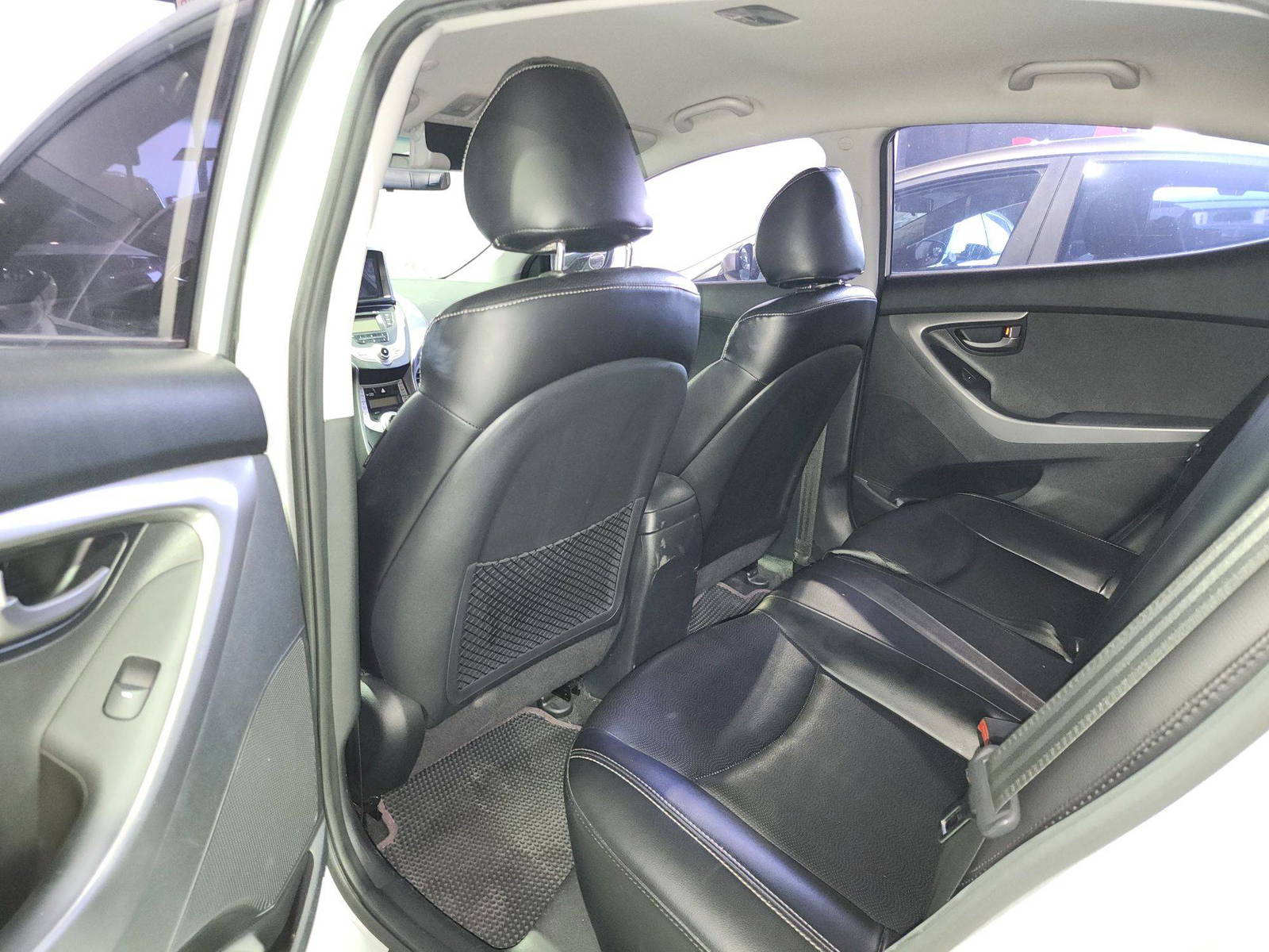 2011 HYUNDAI AVANTE — 192231 KM — Lot 066061 — Al Quoz - Marhaba Auctions Used Cars - Image 7