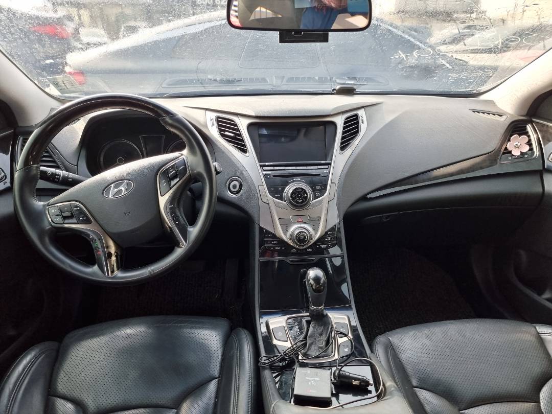 2011 HYUNDAI GRANDEUR — 114752 KM — Lot 125487 — Souq - Marhaba Auctions Used Cars - Image 6
