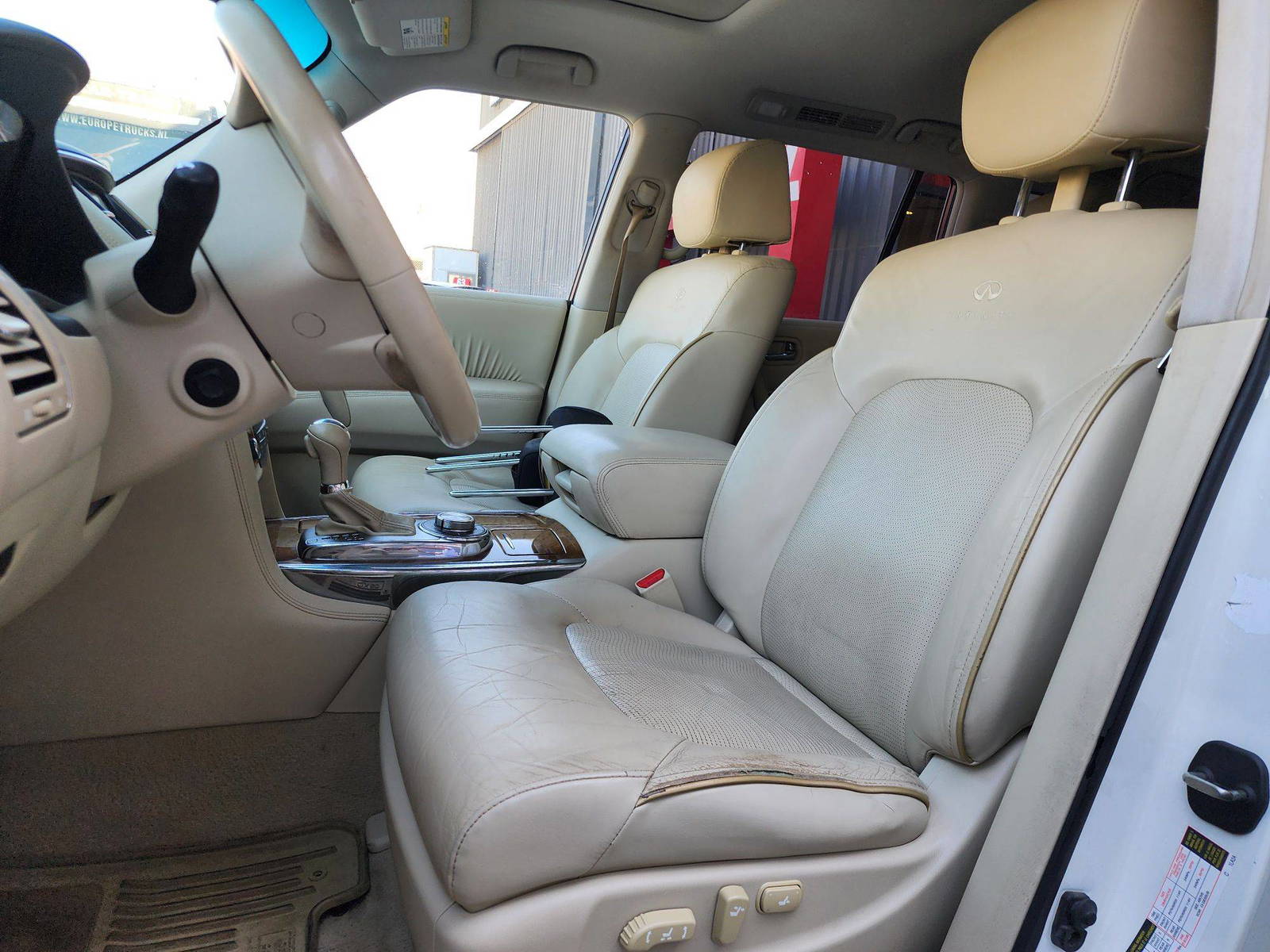 2014 INFINITI QX80 — 163296 Miles — Lot 58127574 — Souq - Marhaba Auctions Used Cars - Image 8