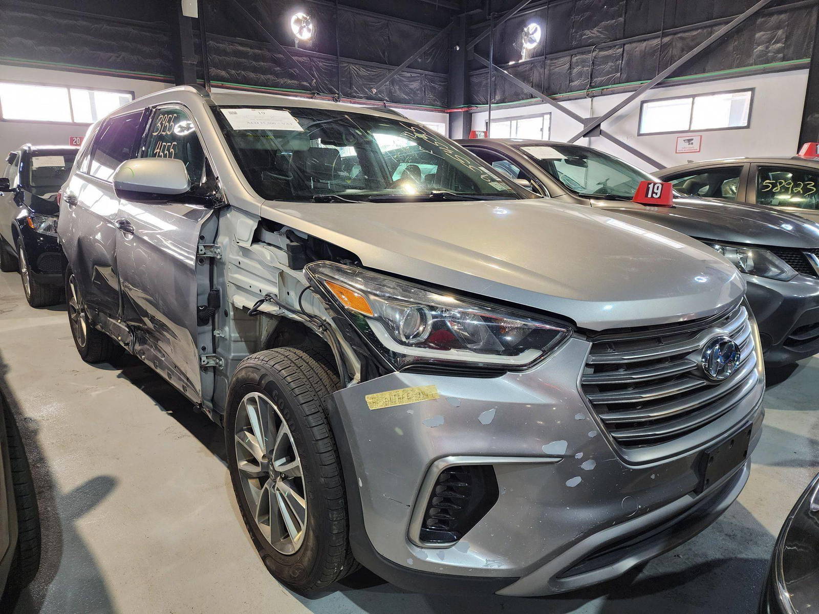 2017 HYUNDAI SANTA FE — 164944 Miles — Lot 209342 — Al Quoz - Marhaba Auctions Used Cars - Image 4